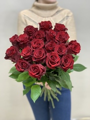 Букет 19 красных роз Эквадор 70см в ленте