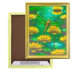 
          Алмазная мозаика Alingar, на подрамнике, с полным заполнением, (глянц) дизайн рамка, 30х40 см, 20 цветов, "Стрекоза на кувшинках"