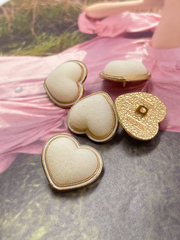 Пуговицы Сердечки бархатные молочные