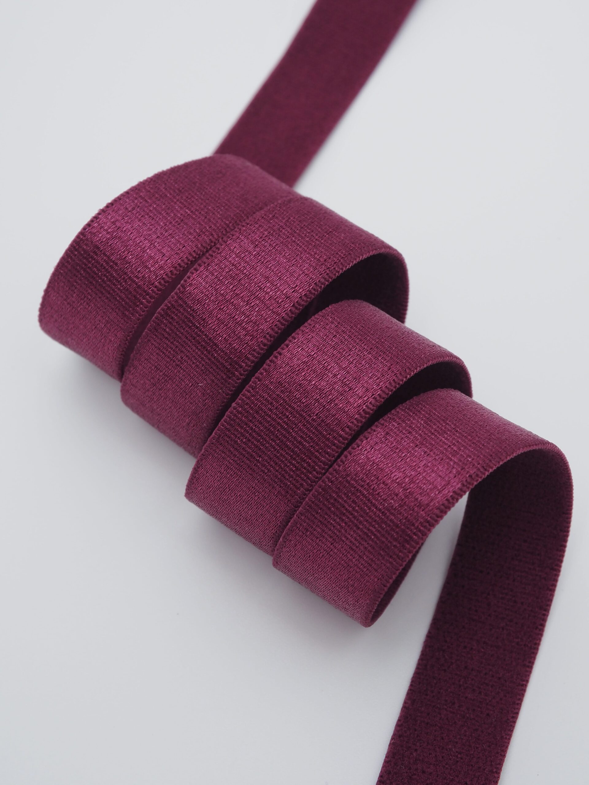 Резинка бретелечная слива глянцевая ширина 15 мм