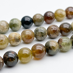 Гранат зеленый бусины (гроссуляр), диаметр 9,2-9,4 мм, цена за 10 шт (1/4 нити)