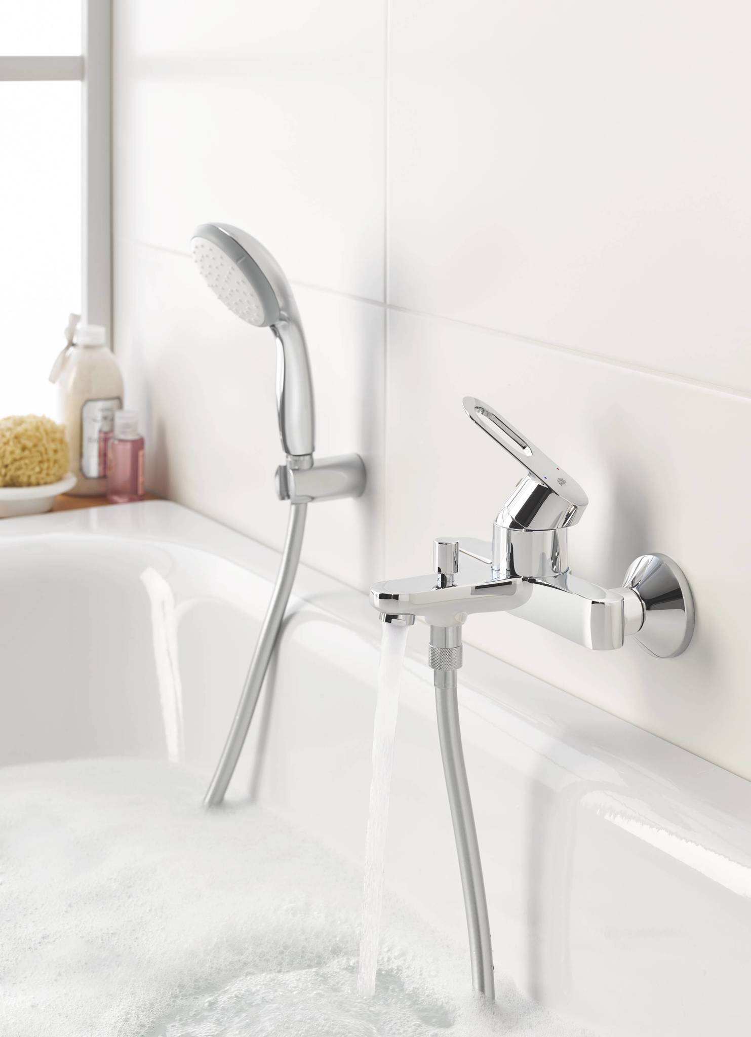 Грое для ванной. Смеситель Grohe BAULOOP 23603000 для ванны с душем. Смеситель для ванны с душем Grohe start loop 23355000 однорычажный хром. Grohe 23603000. Grohe BAUEDGE 23605000.