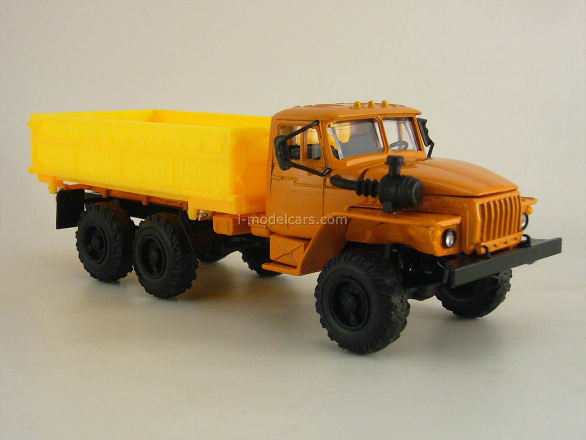 Maquette Camion 1:43 URAL-agricole 5557 option Orange 
