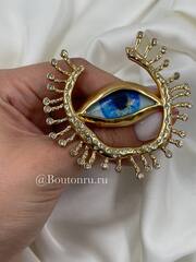 Брошь Скиап. золотистая в форме глаза с подковой из ресниц со стразами