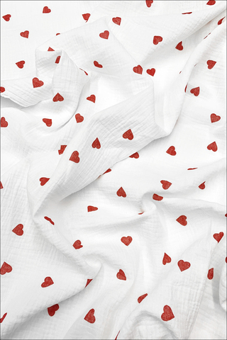 Ткань муслиновая, красные сердца на белом(крупные)