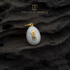 Украшение с нефритом с вензелем Екатерины II. Белый.