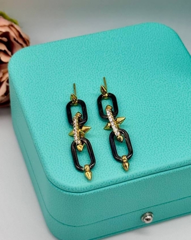 85452-sergi-titan-by-tiffany-farrell-williams-chernyj-rodij-zoloto