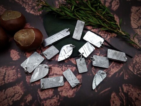 Кулоны из метеорита Сеймчан