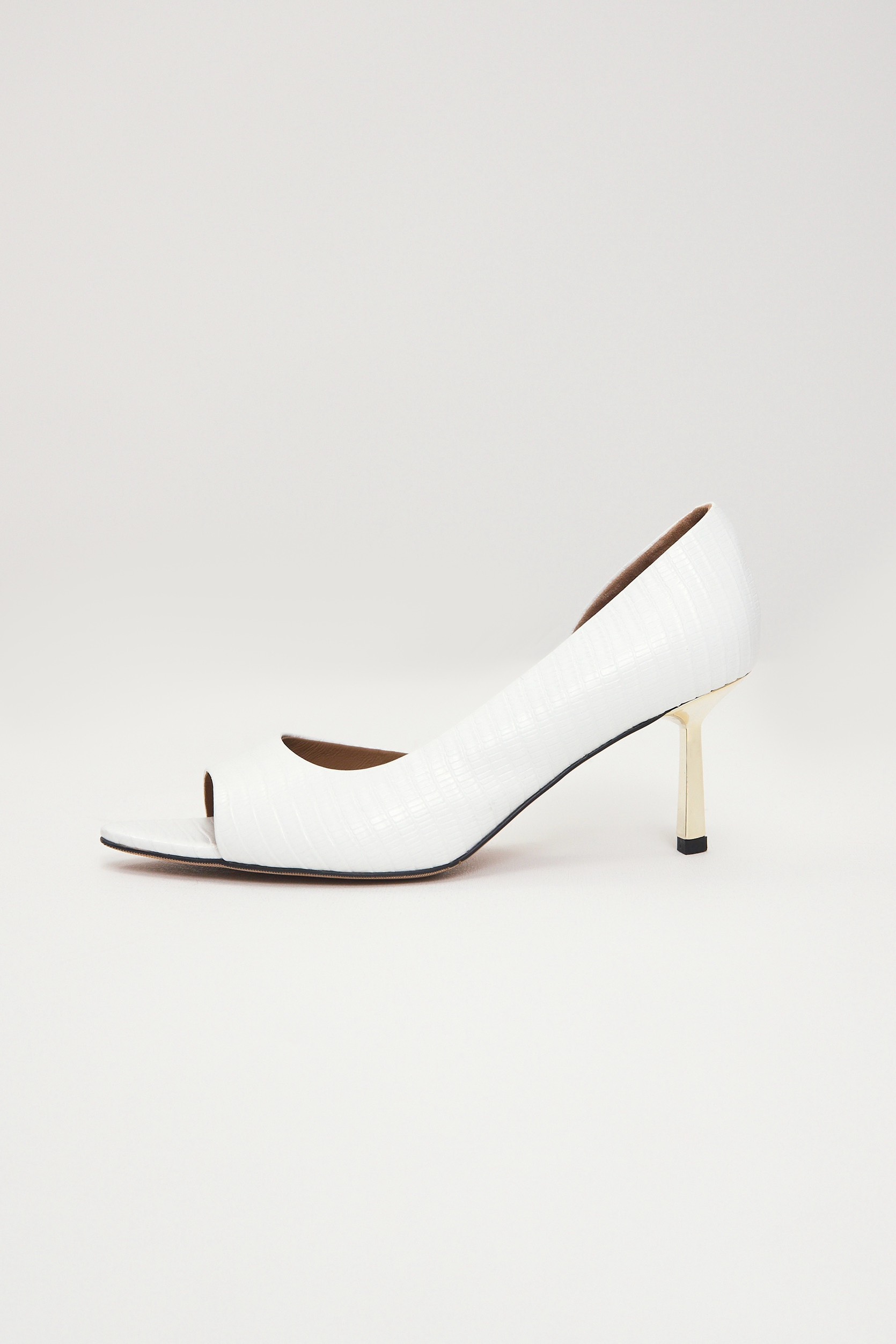 Туфли из кожи под рептилию с золотым каблуком, белый