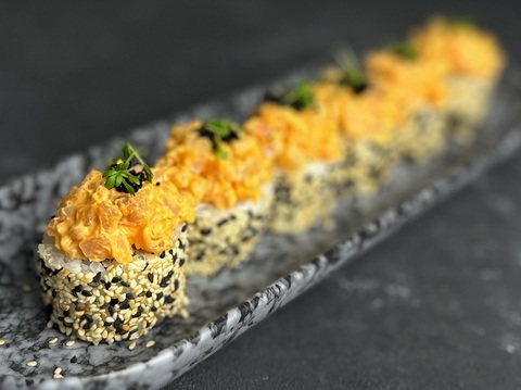 Ролл с тартаром из окуня 