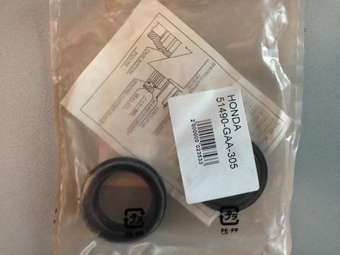 Сальник и пыльник передней вилки  HONDA 51490-GAA-305  (31x43x10.3 / 32x43x12.5)