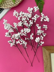 Ягоды Белые, искусственные на ветке 19 см., 5-8 мм., набор 10 шт.