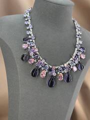 Комплект украшений колье + серьги с аметистовыми и розовыми камнями в стиле BVLGARY