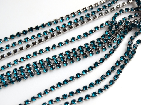 Стразовая цепочка 2 мм бирюза прозрачный, родий