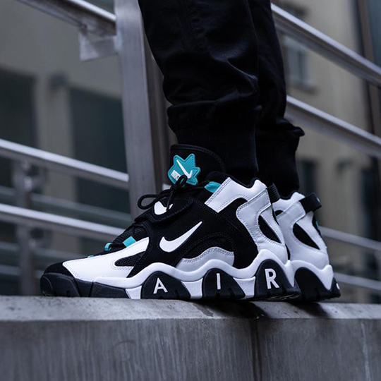 nike air barrage black