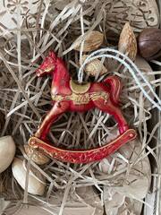 Красная лошадка. Подвеска FG-163