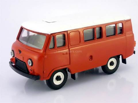 UAZ-3962 bus (plastic, painted) 1:43 Agat Mossar Tantal