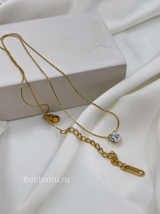 Колье золотистое со стразом сердечко