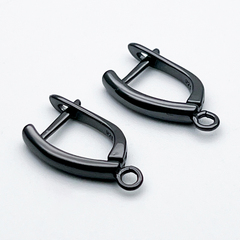 Ювелирные швензы, цвет черный металл, размер 17*3 мм, цена за пару