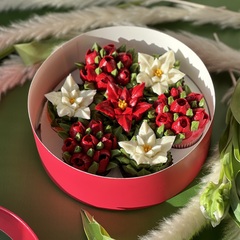 Роскошный красный букет в премиум-коробе — это гармоничное сочетание красоты и вкуса