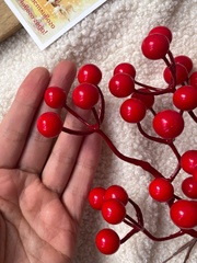 Ягоды красные искусственные на ветке, гроздь 24 см., 8-15 мм., набор 5 шт.