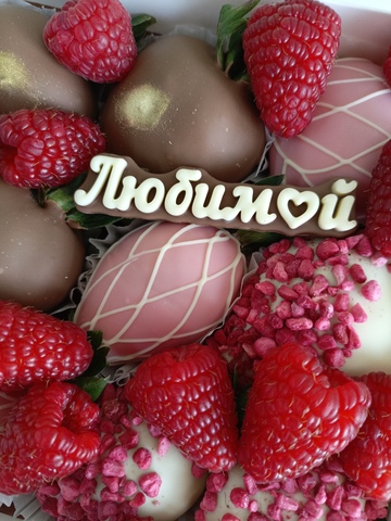Клубника в шоколаде с малиной