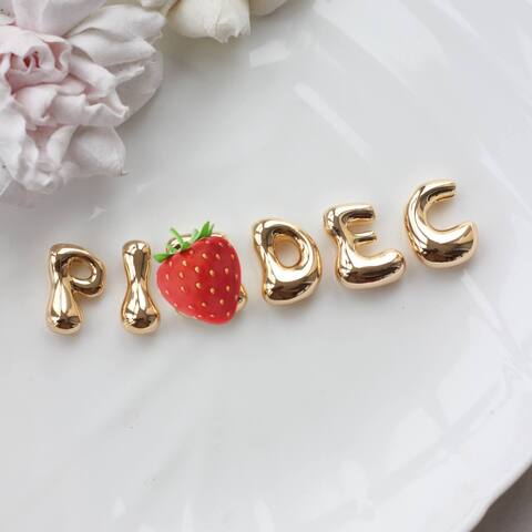 Слово из букв PIZDEC в золоте