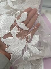 Кружево белое с вышитыми цветами 