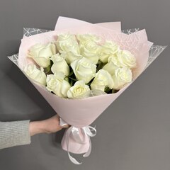 Букет из 15 белых роз сорта "Athena" (Кения 40 см)