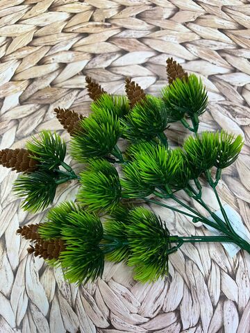 ветка еловая с шишками , 30см