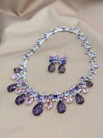 komplekt-ukrashenij-kole-sergi-s-ametistovymi-i-rozovymi-kamnyami-v-stile-bvlgary