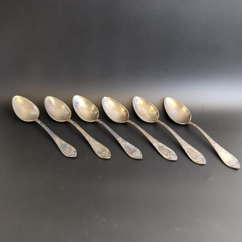 Набор из 6 столовых ложек с цветочным декором - МНЦ - Вольнянский завод столовых приборов им. Шевченко - ЗиШ - СССР