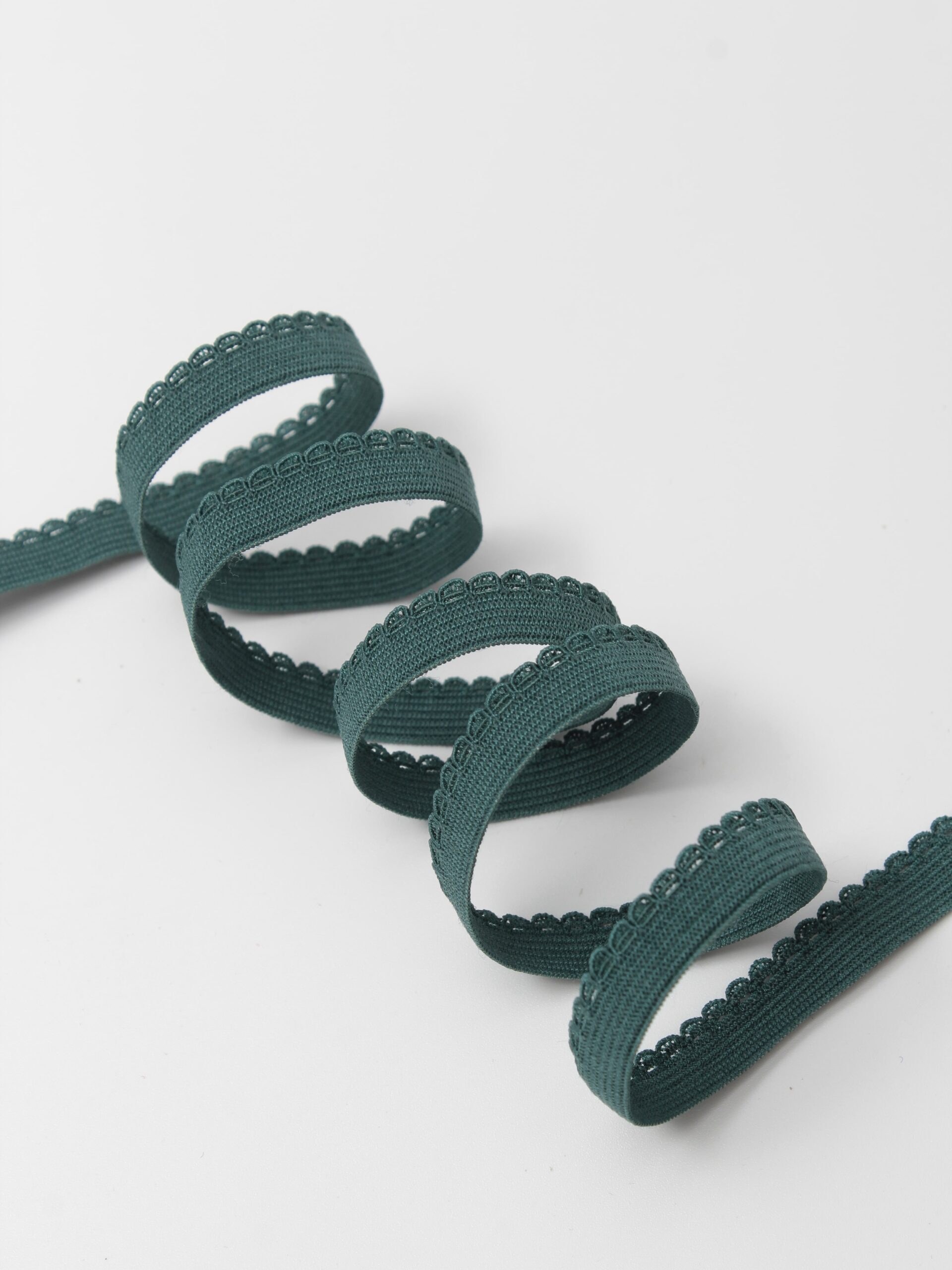 Бельевая резинка темно-зеленая ажурная ширина 9 мм с учетом фестона