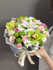 Композиция-шайба с орхидеями