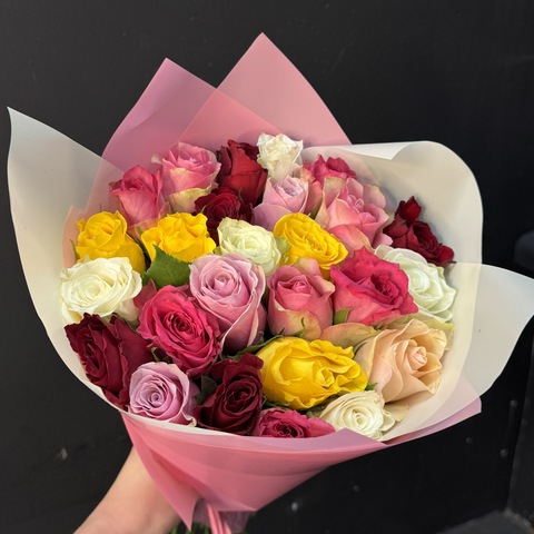Миксовый букет из 27 кенийских роз