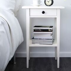 Тумба прикроватная белая на ножках Кантри 01 (образец из салона)