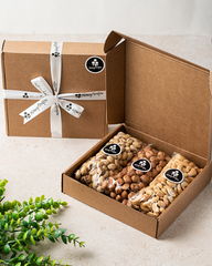 Набор орехов HoneyForYou (три вида орехов) в подарочной крафт-коробке