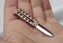 Buterfly folding knife