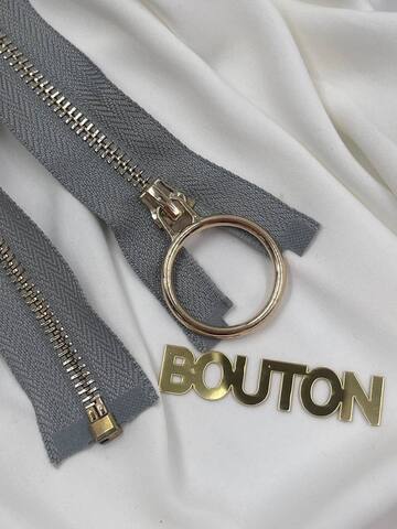 Молния серая с золотистым массивным кольцом