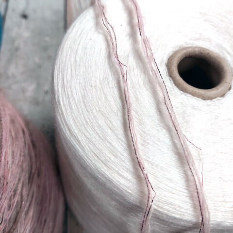 Смотка полушерсть/вискоза/люрекс 400 серо-бежевый с розовым