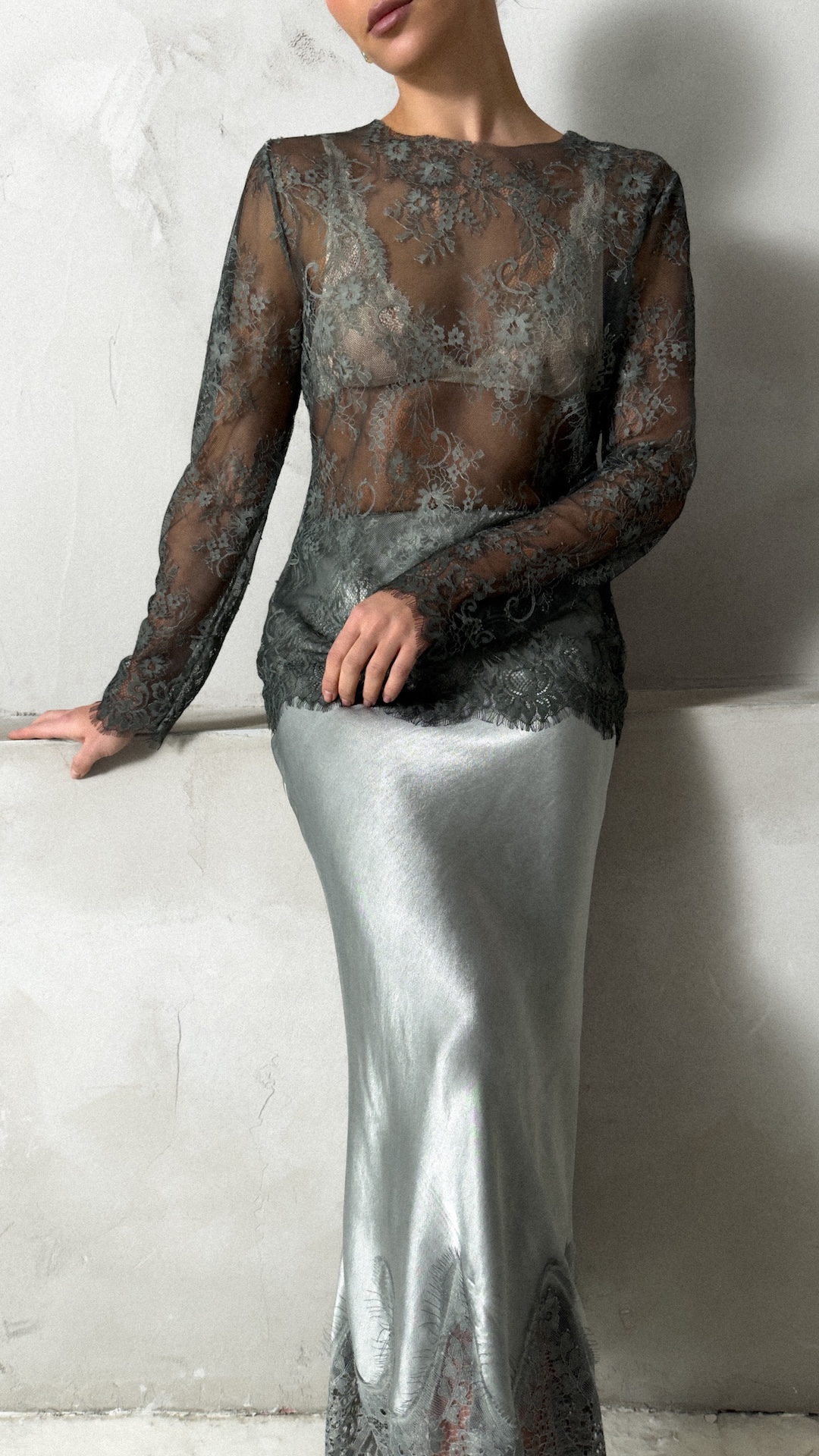 Лонгслив из мягкого кружева с ажурным краем