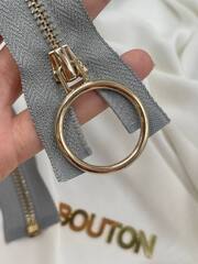 Молния серая с золотистым массивным кольцом