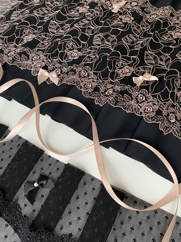 Вышивка на сетке чёрная/сер.пион 20 см