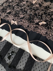 Вышивка на сетке чёрная/сер.пион 20 см