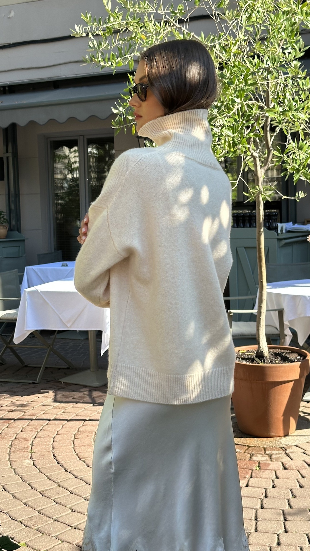 Свитер с широкой резинкой по краю из чистой овечий шерсти