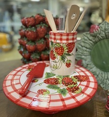 Банка с кухонной утварью