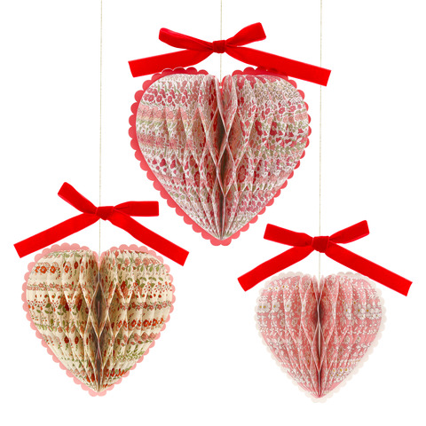 Декорации объемные Сердечки 