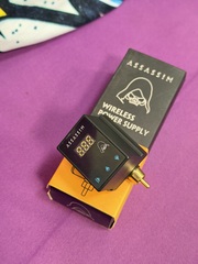 Блок питания беспроводной Assasin (витринный образец, на экране защитная пленка не снималась)