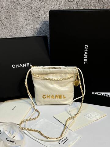 Сумка Chanel 22 mini белый