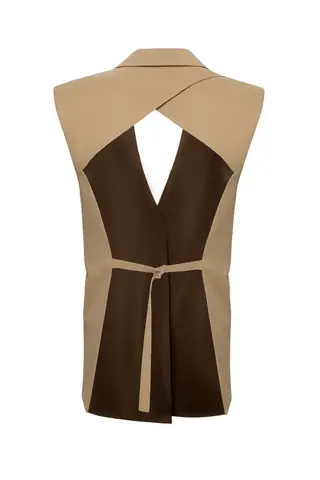 “Open back vest” Жилет с открытой спиной